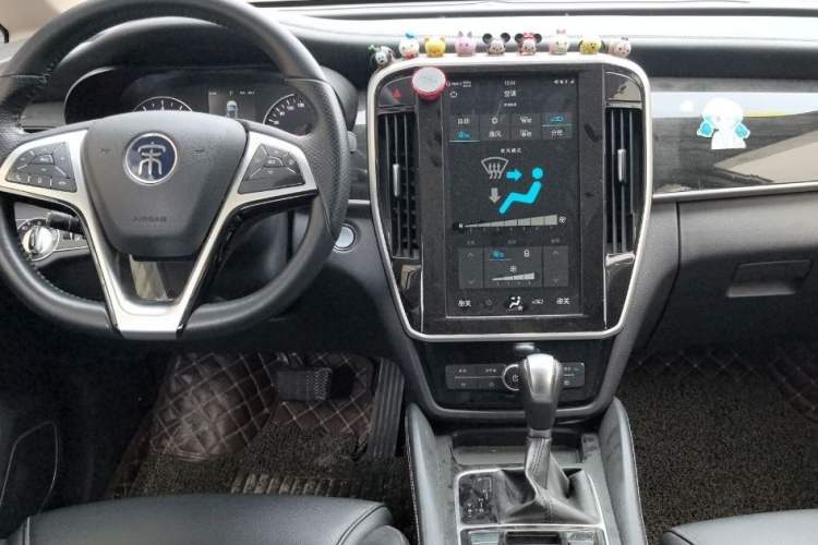 Used BYD Song MAX 2018 1.5T Automatic Smart Connect Elite Model with 6 Seats Audio And AC Panel