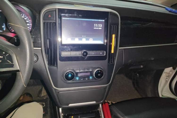 Used BYD Song MAX 2018 1.5T Manual Comfort 6-Seater Audio And AC Panel