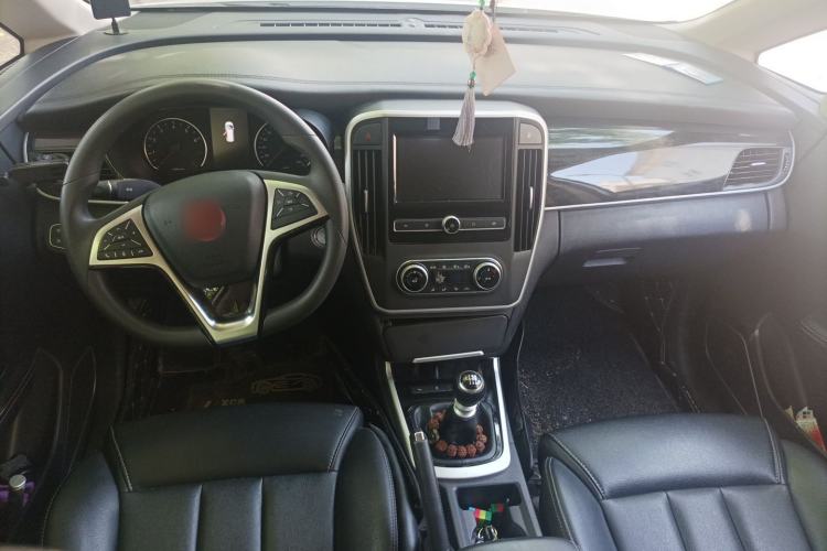 Used BYD Song MAX 2018 1.5T Manual Smart Connect Luxury 6-Seater Center Console