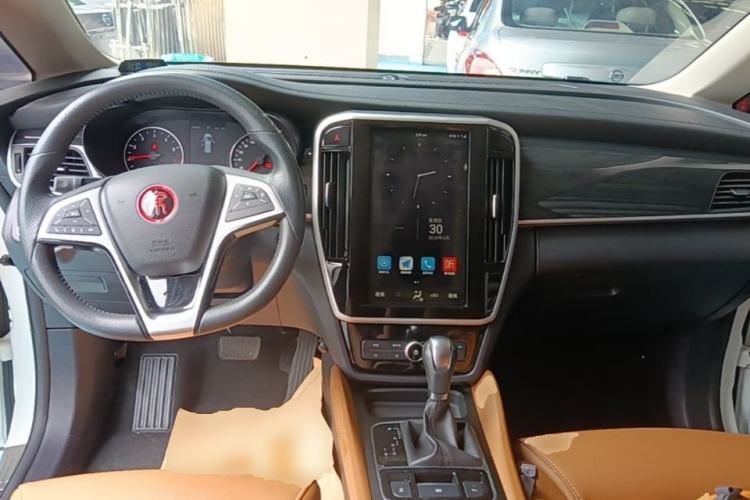 Used BYD Song MAX 2018 1.5T Automatic Smart Connect Luxury 6-Seater Center Console