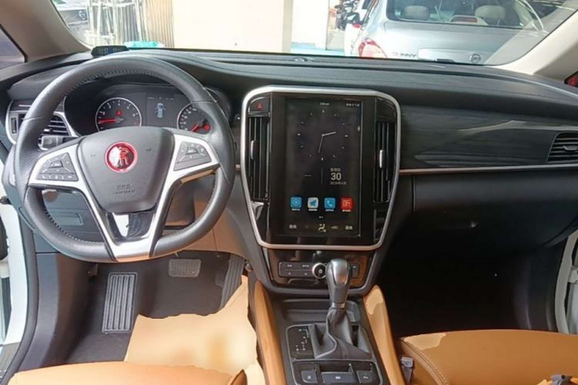 Used BYD Song MAX 2018 1.5T Automatic Smart Connect Luxury 6-Seater Center Console