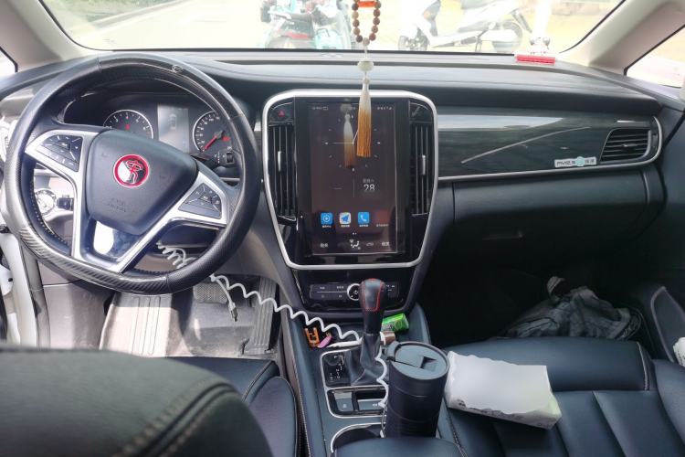 Used BYD Song MAX 2018 1.5T Automatic Smart Connect Elite Model with 6 Seats Center Console
