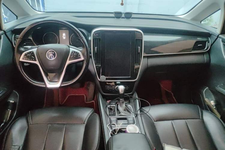 Used BYD Song MAX 2018 1.5T Automatic Smart Connect Elite Model with 6 Seats Center Console