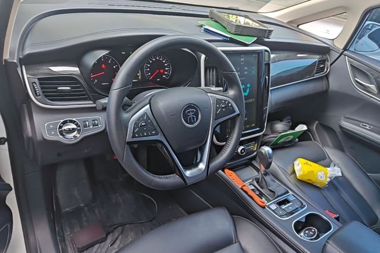 Used BYD Song MAX 2018 1.5T Automatic Smart Connect Luxury 6-Seater Center Console