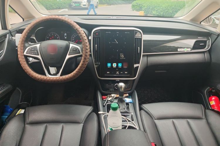 Used BYD Song MAX 2018 1.5T Automatic Smart Connect Luxury 7-Seater Center Console