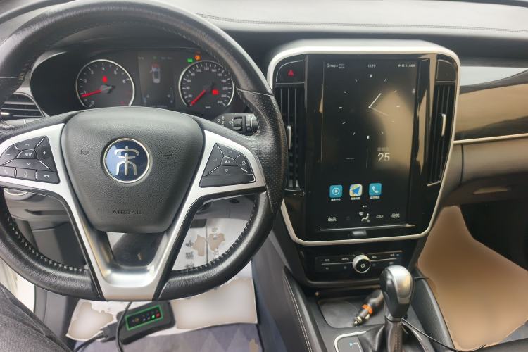 Used BYD Song MAX 2018 1.5T Automatic Smart Connect Elite Model with 6 Seats Center Console