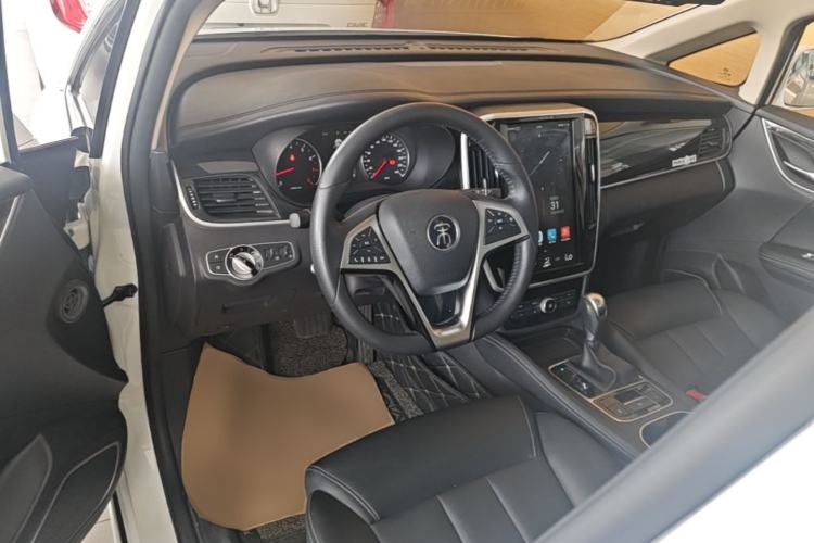 Used BYD Song MAX 2018 1.5T Automatic Smart Connect Luxury 6-Seater Center Console