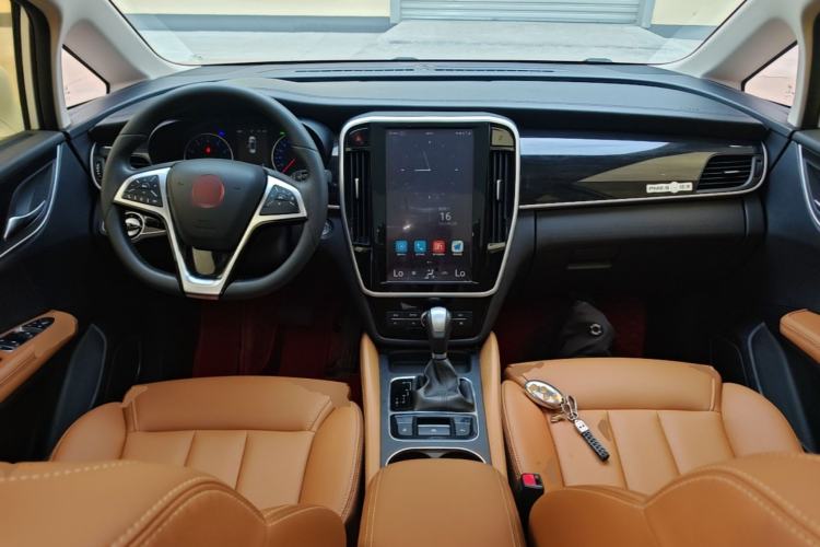 Used BYD Song MAX 2018 1.5T Automatic Smart Connect Luxury 6-Seater Center Console