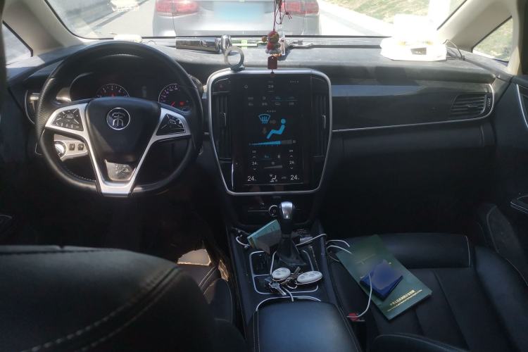 Used BYD Song MAX 2018 1.5T Automatic Smart Connect Luxury 6-Seater Center Console
