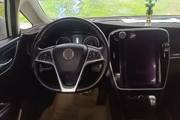 Used BYD Song MAX 2018 1.5T Automatic Smart Connect Luxury 6-Seater Center Console