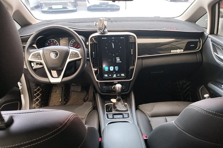 Used BYD Song MAX 2018 1.5T Automatic Smart Connect Elite Model with 6 Seats Center Console
