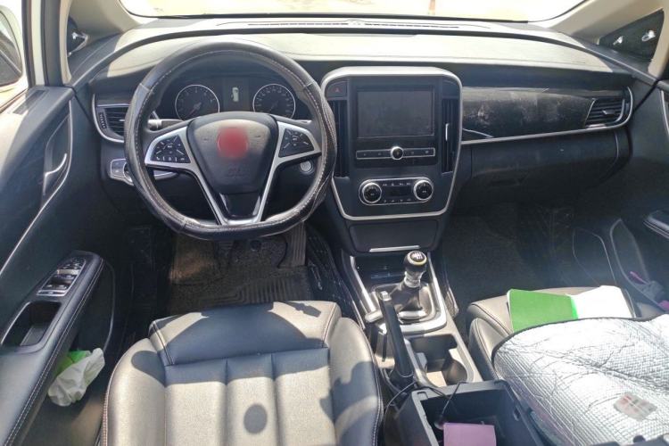 Used BYD Song MAX 2018 1.5T Manual Smart Connect Luxury 6-Seater Center Console