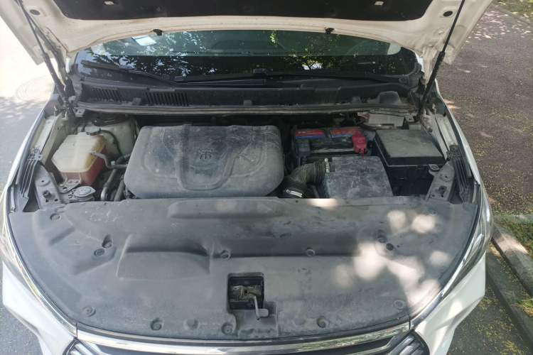 Used BYD Song MAX 2018 1.5T Manual Smart Connect Luxury 6-Seater Engine Bay