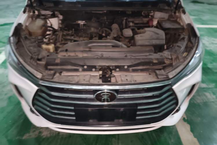 Used BYD Song MAX 2018 1.5T Automatic Smart Connect Elite Model with 6 Seats Engine Bay