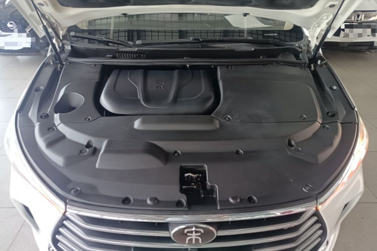 Used BYD Song MAX 2018 1.5T Automatic Smart Connect Luxury 6-Seater Engine Bay
