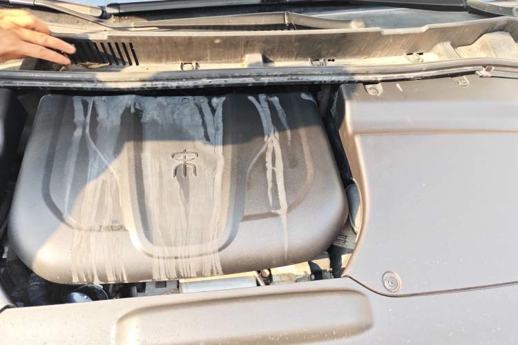 Used BYD Song MAX 2018 1.5T Automatic Smart Connect Luxury 6-Seater Engine Bay