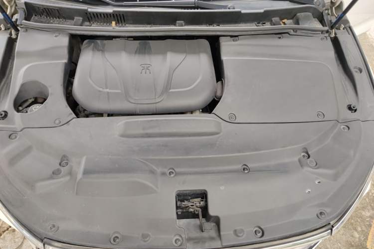 Used BYD Song MAX 2018 1.5T Automatic Smart Connect Luxury 6-Seater Engine Bay