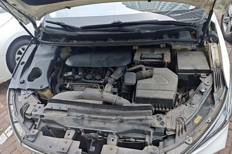 Used BYD Song MAX 2018 1.5T Automatic Smart Connect Luxury 6-Seater Engine Bay