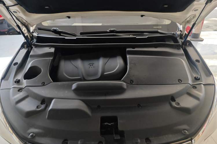 Used BYD Song MAX 2018 1.5T Automatic Smart Connect Luxury 6-Seater Engine Bay
