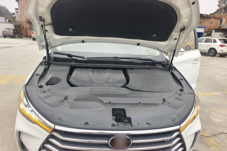Used BYD Song MAX 2018 1.5T Automatic Smart Connect Elite Model with 6 Seats Engine Bay