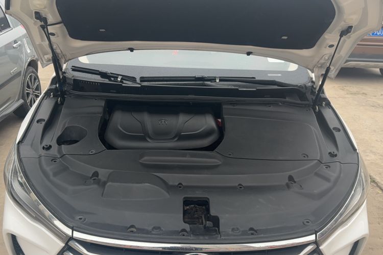 Used BYD Song MAX 2018 1.5T Automatic Smart Connect Elite Model with 6 Seats Engine Bay