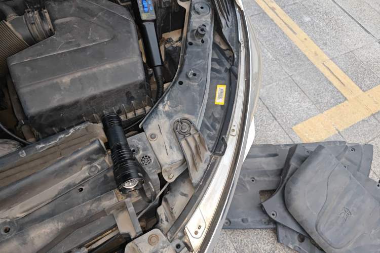 Used BYD Song MAX 2018 1.5T Automatic Smart Connect Luxury 6-Seater Engine Bay Left