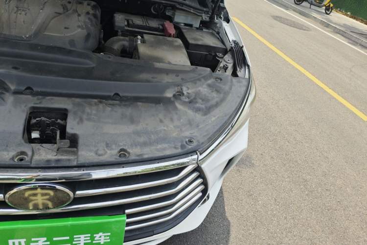 Used BYD Song MAX 2018 1.5T Manual Smart Connect Luxury 6-Seater Engine Bay Left