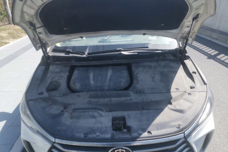 Used BYD Song MAX 2018 1.5T Automatic Smart Connect Luxury 6-Seater Engine Bay