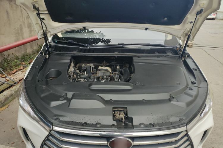 Used BYD Song MAX 2018 1.5T Automatic Smart Connect Elite Model with 6 Seats Engine Bay