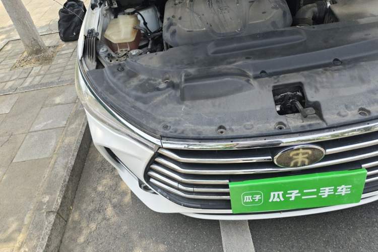 Used BYD Song MAX 2018 1.5T Manual Smart Connect Luxury 6-Seater Engine Bay Right