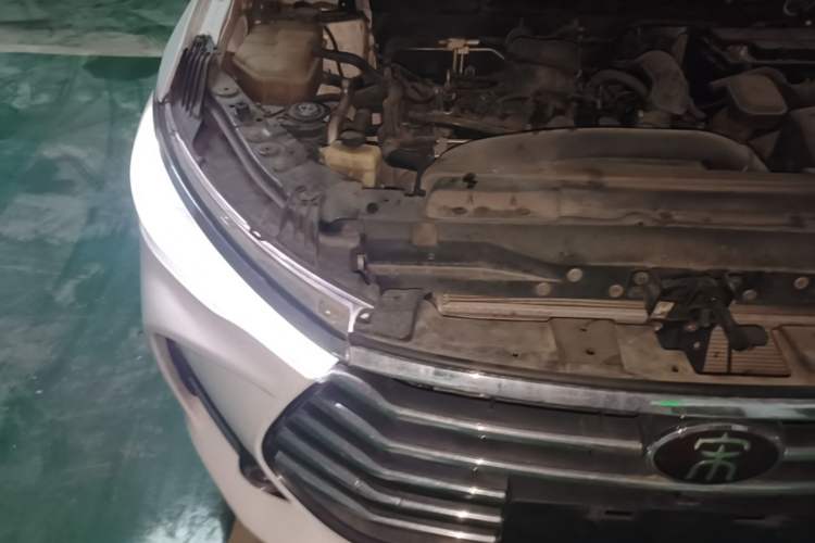Used BYD Song MAX 2018 1.5T Automatic Smart Connect Elite Model with 6 Seats Engine Bay Right