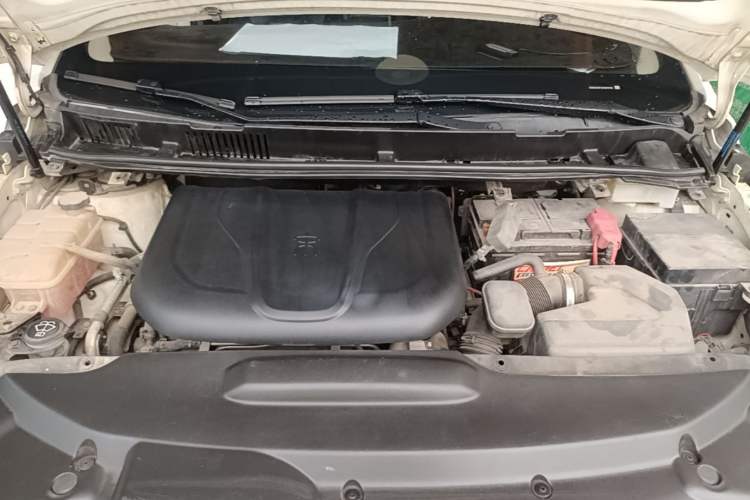 Used BYD Song MAX 2018 1.5T Automatic Smart Connect Luxury 6-Seater Engine Bay