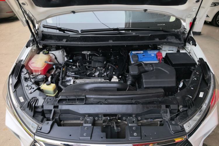 Used BYD Song MAX 2018 1.5T Automatic Smart Connect Luxury 6-Seater Engine Bay