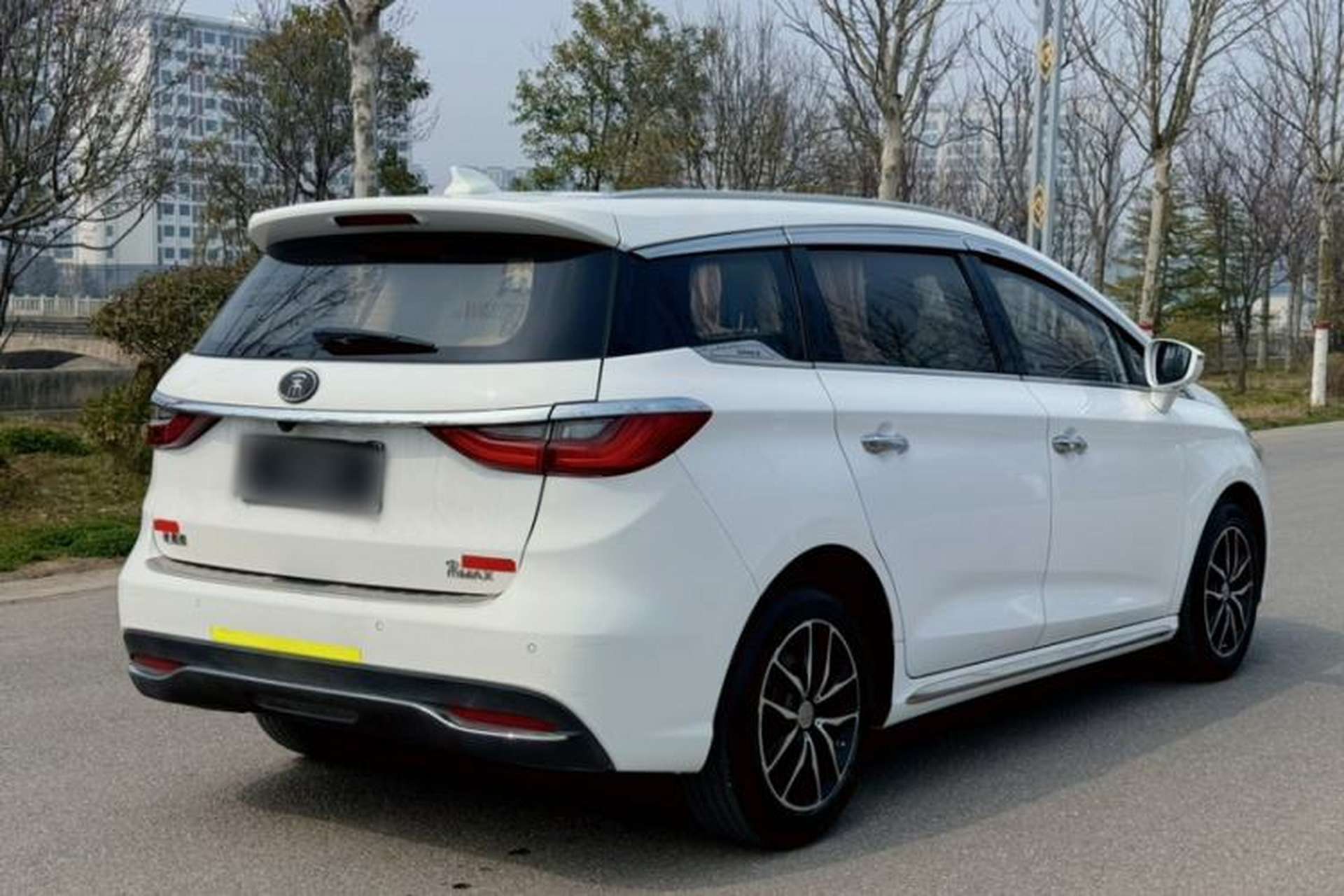 Used BYD Song MAX 2018 1.5T Automatic Smart Connect Elite Model with 6 Seats Exterior 1