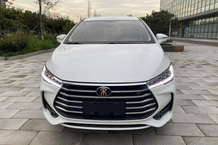 Used BYD Song MAX 2018 1.5T Manual Smart Connect Luxury 6-Seater Exterior 1