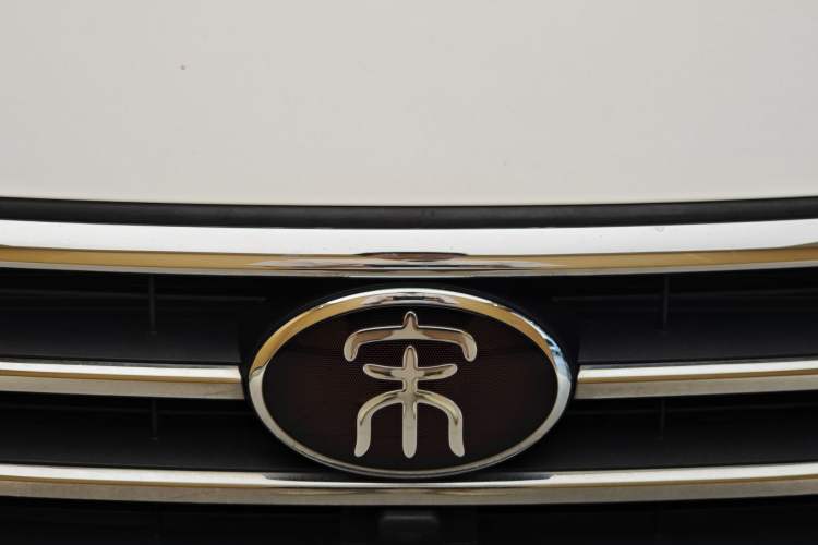 Used BYD Song MAX 2018 1.5T Automatic Smart Connect Luxury 6-Seater Exterior 11