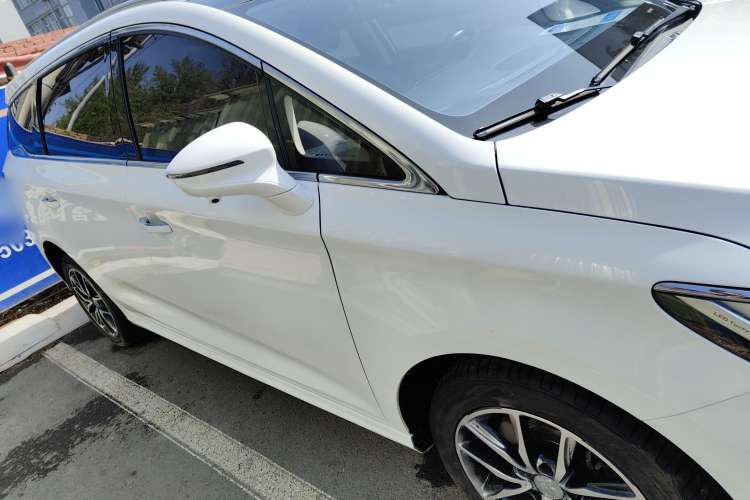 Used BYD Song MAX 2018 1.5T Automatic Smart Connect Elite Model with 6 Seats Exterior 2