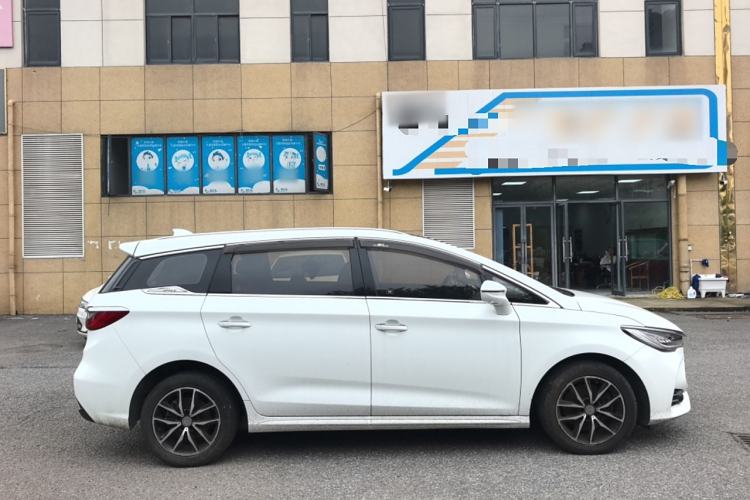 Used BYD Song MAX 2018 1.5T Automatic Smart Connect Elite Model with 6 Seats Exterior 2