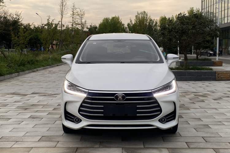 Used BYD Song MAX 2018 1.5T Manual Smart Connect Luxury 6-Seater Exterior 2