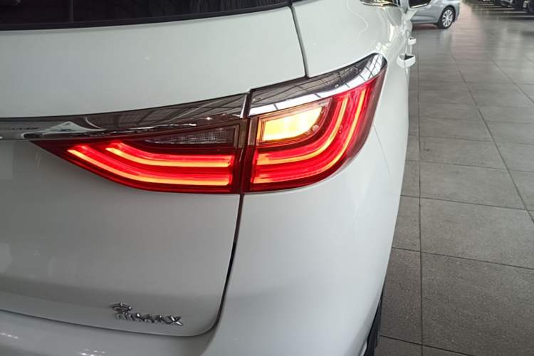 Used BYD Song MAX 2018 1.5T Automatic Smart Connect Luxury 6-Seater Exterior 3