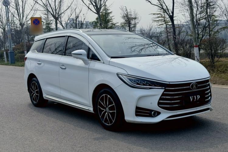 Used BYD Song MAX 2018 1.5T Automatic Smart Connect Elite Model with 6 Seats Exterior 3