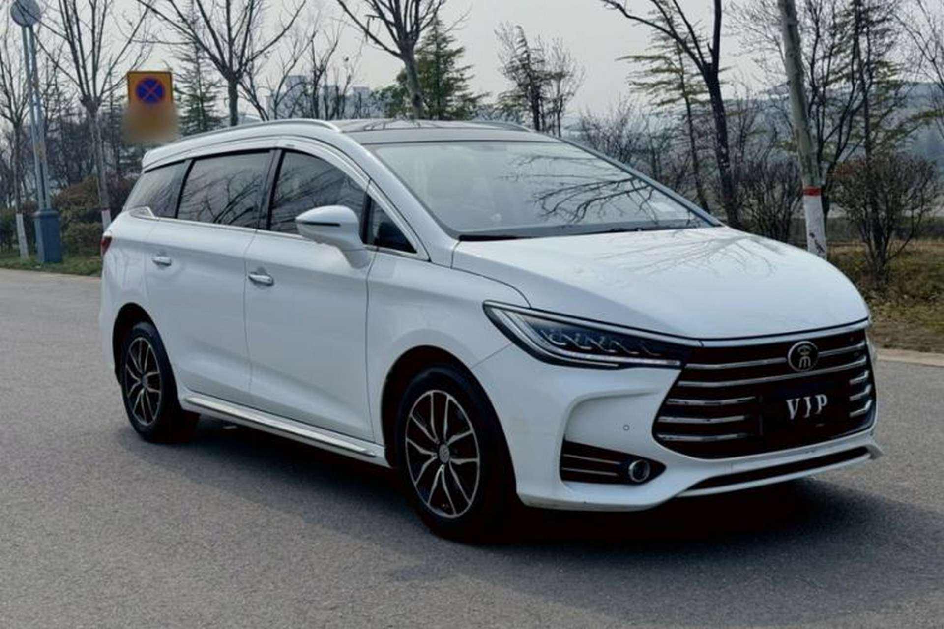 Used BYD Song MAX 2018 1.5T Automatic Smart Connect Elite Model with 6 Seats Exterior 3