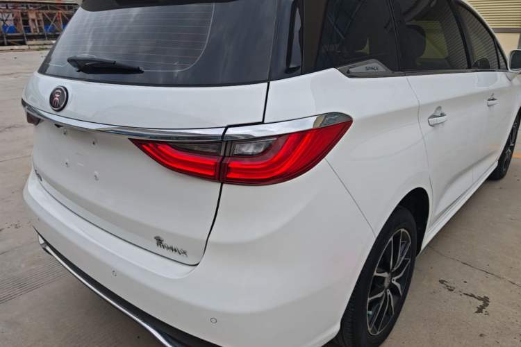 Used BYD Song MAX 2018 1.5T Automatic Smart Connect Luxury 6-Seater Exterior 3