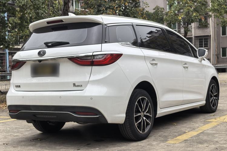 Used BYD Song MAX 2018 1.5T Automatic Smart Connect Elite Model with 6 Seats Exterior 3
