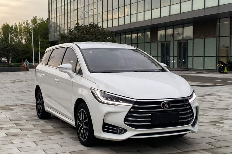 Used BYD Song MAX 2018 1.5T Manual Smart Connect Luxury 6-Seater Exterior 3