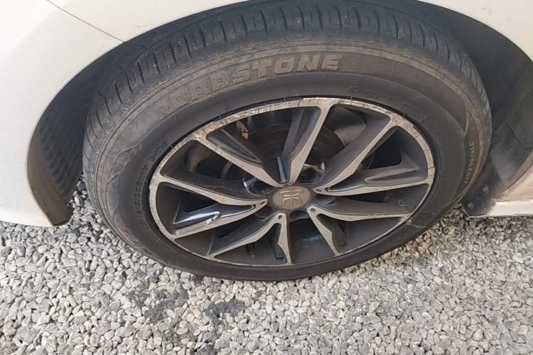 Used BYD Song MAX 2018 1.5T Automatic Smart Connect Elite Model with 6 Seats Exterior 4