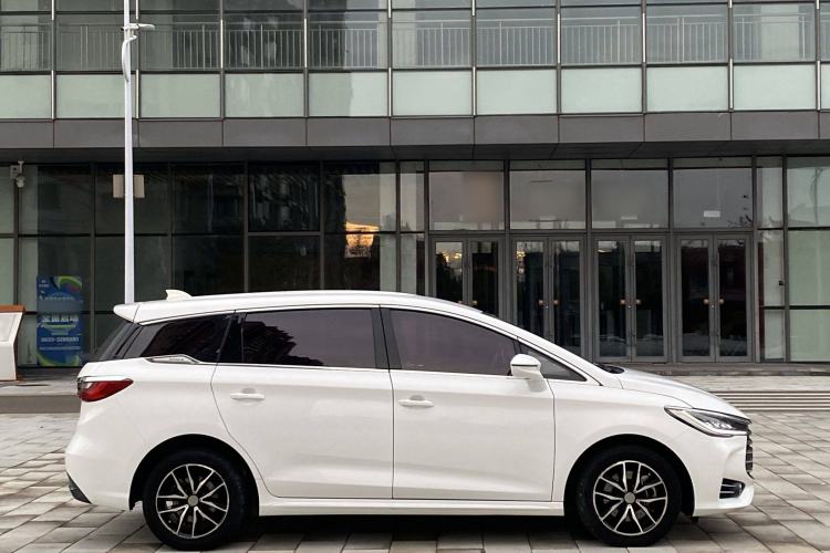 Used BYD Song MAX 2018 1.5T Manual Smart Connect Luxury 6-Seater Exterior 4