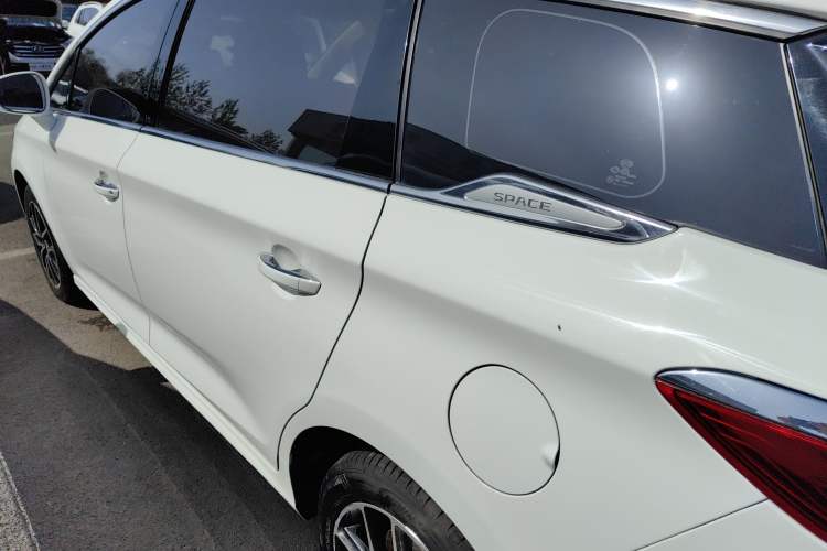 Used BYD Song MAX 2018 1.5T Automatic Smart Connect Elite Model with 6 Seats Exterior 5