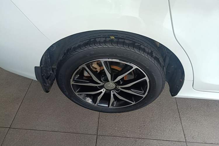 Used BYD Song MAX 2018 1.5T Automatic Smart Connect Luxury 6-Seater Exterior 5