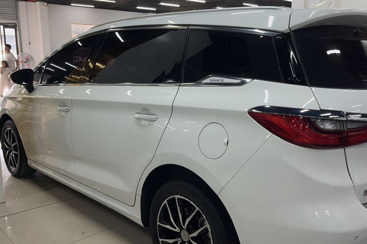 Used BYD Song MAX 2018 1.5T Automatic Smart Connect Elite Model with 6 Seats Exterior 5